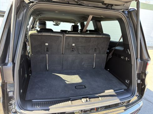 Used 2023 Jeep Wagoneer 4WD image 29