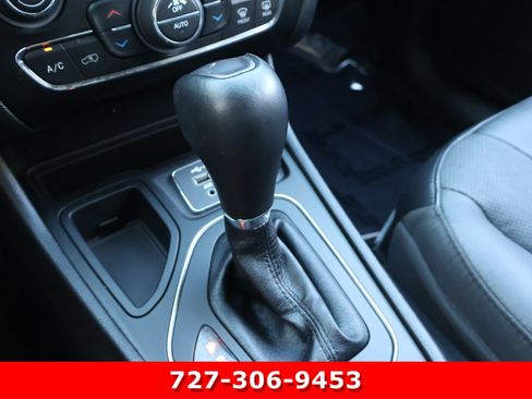 Used 2021 Jeep Cherokee Latitude Lux w/ Comfort/Convenience Group FWD image 26