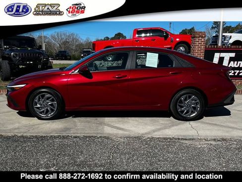 Used 2024 Hyundai Elantra SEL image 4