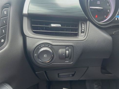 Used 2019 Buick Envision Essence AWD/4WD image 22
