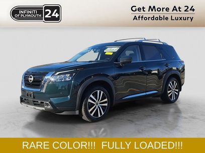 Used 2024 Nissan Pathfinder Platinum w/ Cargo Package