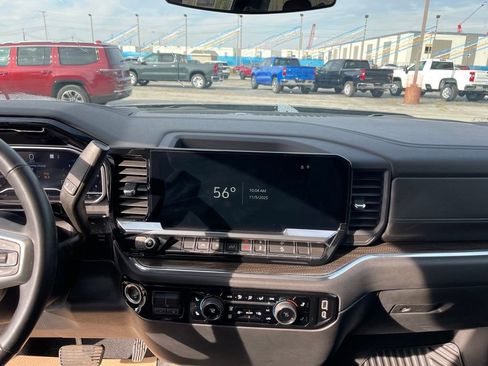 Used 2023 Chevrolet Silverado 1500 LT w/ Z71 Off-Road Package image 11