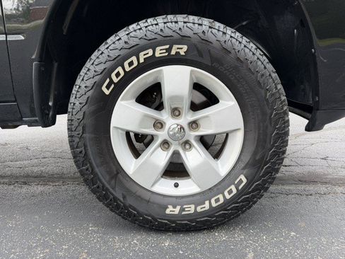 Used 2018 RAM 1500 Express AWD/4WD image 30