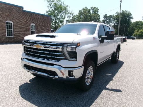 Used 2025 Chevrolet Silverado 2500 LTZ w/ LTZ Convenience Package AWD/4WD image 7