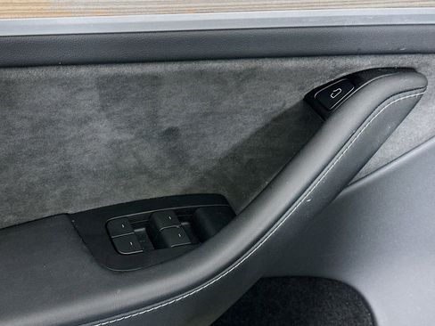 Used 2024 Tesla Model Y Long Range image 15