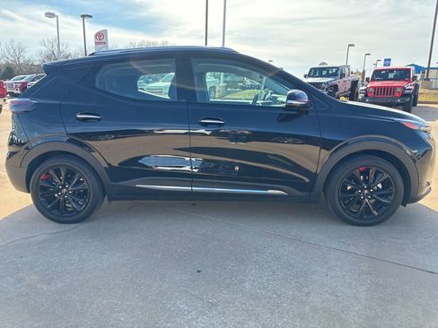 Used 2023 Chevrolet Bolt EUV Premier w/ Redline Edition image 4