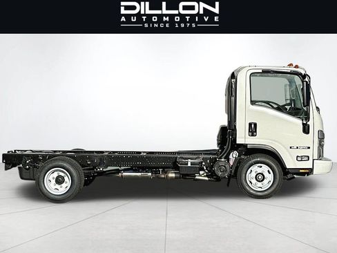 Used 2024 Isuzu NPR RWD image 3