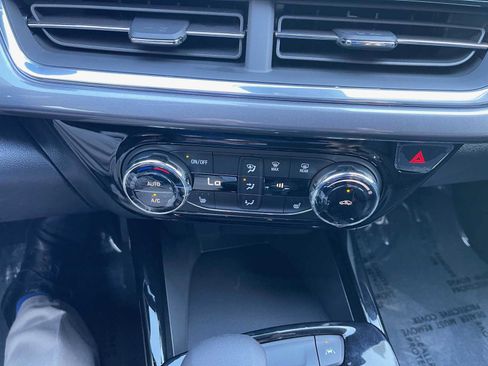 Used 2025 Chevrolet Trax ACTIV FWD image 25