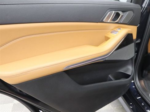 Used 2021 BMW X7 M50i image 16