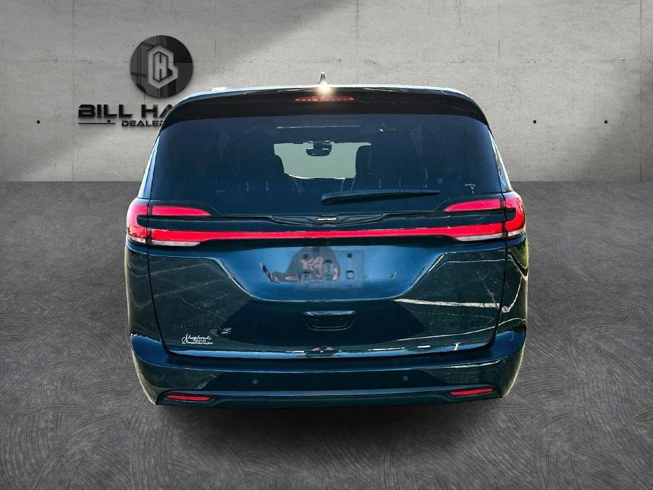 Used 2025 Chrysler Pacifica Limited AWD/4WD image 4