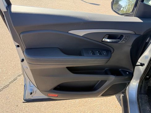 Used 2025 Honda Ridgeline RTL image 16