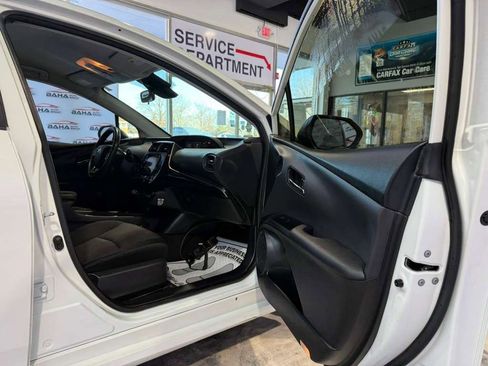 Used 2019 Toyota Prius L Eco FWD image 39