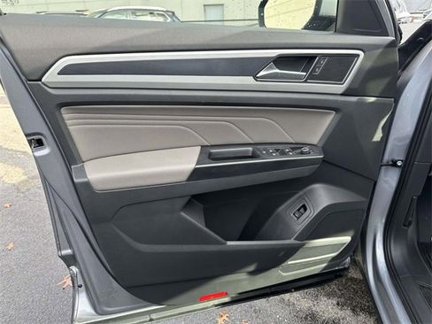 Certified 2021 Volkswagen Atlas Cross Sport SE image 17