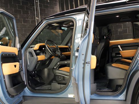 Used 2023 Land Rover Defender 110 X-Dynamic SE image 21