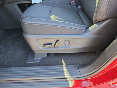 New 2026 Nissan Pathfinder SV image 32