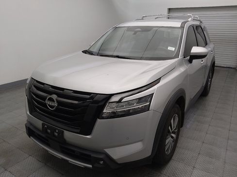 Used 2022 Nissan Pathfinder SL w/ Lighting Package (N92) FWD image 15