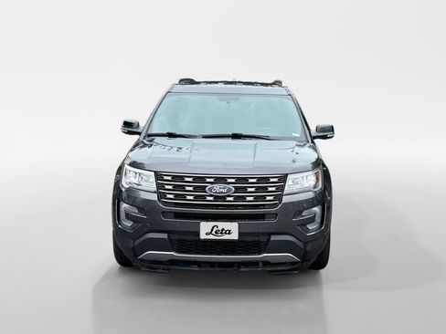 Used 2017 Ford Explorer XLT w/ Equipment Group 202A AWD/4WD image 8