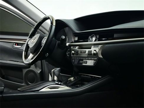 Used 2016 Lexus ES 350 w/ Luxury Package w/Wood Trim image 28