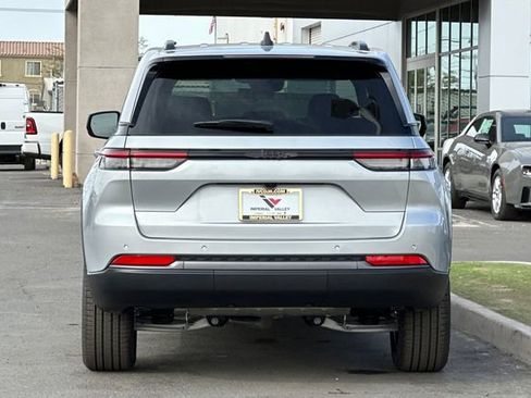 New 2026 Jeep Grand Cherokee Limited w/ Limited Altitude Package RWD image 9