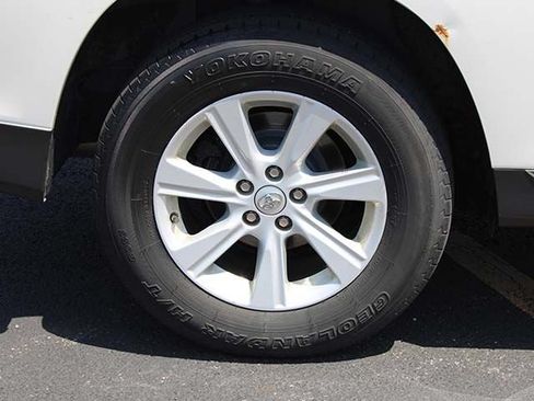 Used 2012 Toyota Highlander SE w/ Tow Pkg AWD/4WD image 8