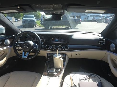 Used 2019 Mercedes-Benz E 300 4MATIC image 11