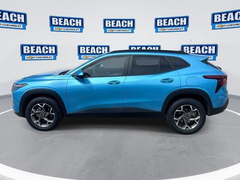 Used 2025 Chevrolet Trax LT FWD image 7