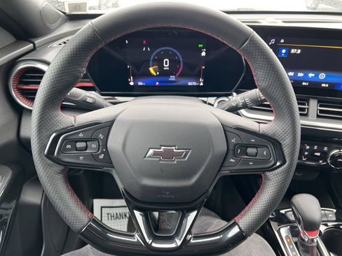 Used 2025 Chevrolet Trax RS w/ Driver Confidence Package image 18