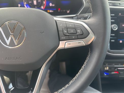 Used 2023 Volkswagen Tiguan SE w/ Panoramic Sunroof Package image 27