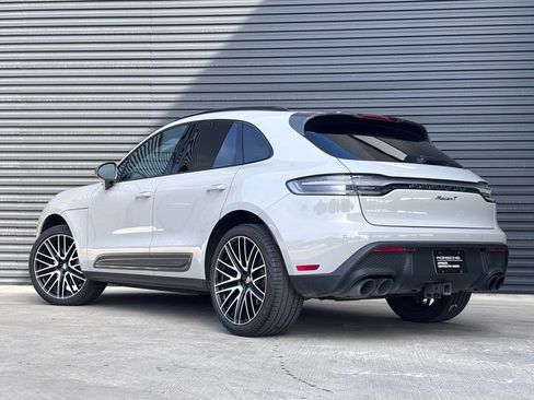Certified 2024 Porsche Macan image 3