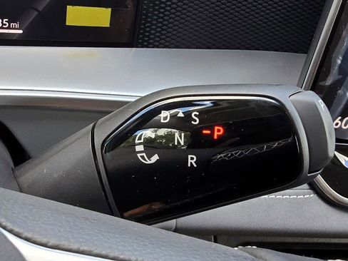 New 2025 Volkswagen Tiguan SE image 16