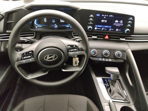 Used 2024 Hyundai Elantra SE FWD image 22