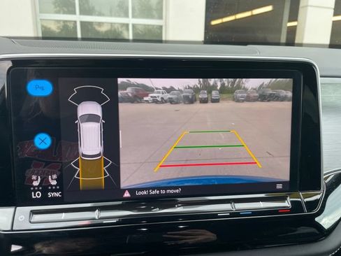 Used 2024 Volkswagen Atlas Cross Sport SE FWD image 14
