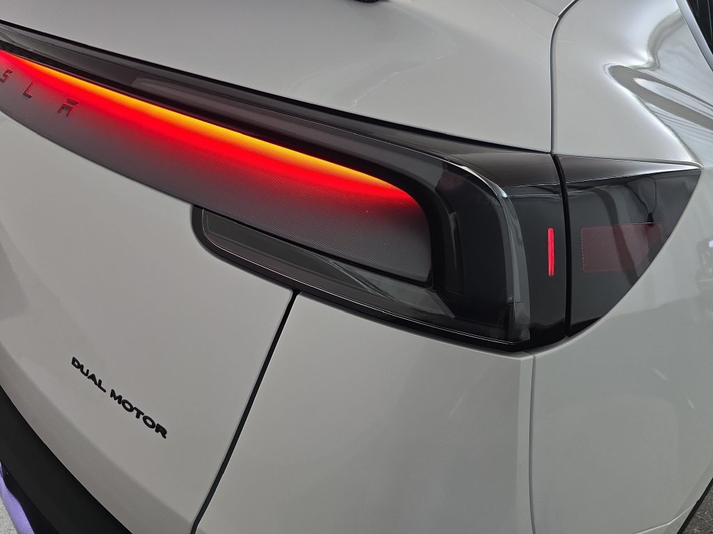 Used 2026 Tesla Model Y AWD image 29