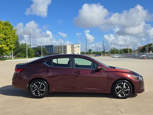 Used 2024 Nissan Sentra SV FWD image 2
