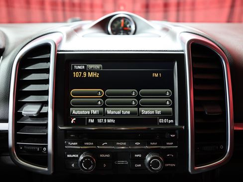 Used 2016 Porsche Cayenne image 17