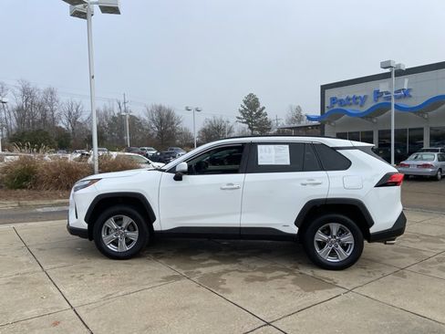 Used 2022 Toyota RAV4 XLE image 6