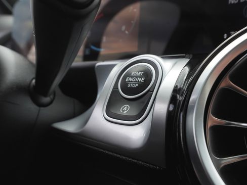 Used 2023 Mercedes-Benz GLB 250 4MATIC w/ Premium Package image 32