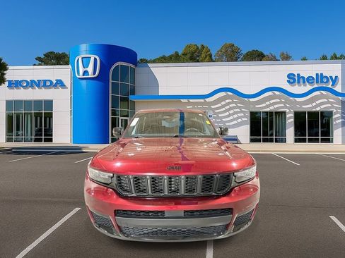 Used 2023 Jeep Grand Cherokee L Laredo image 3