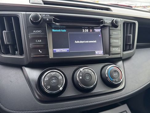 Used 2018 Toyota RAV4 LE image 23