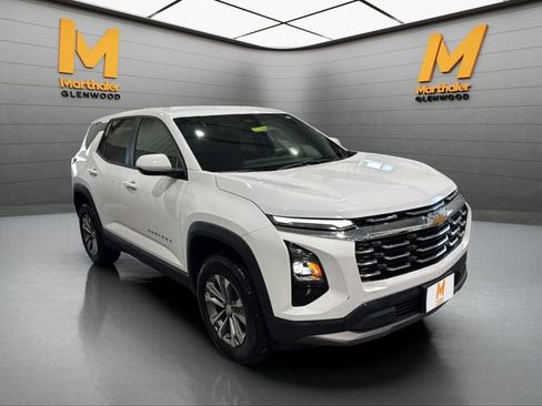 Used 2025 Chevrolet Equinox LT image 2