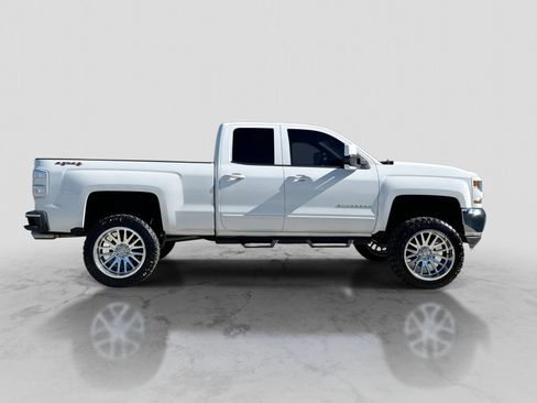 Used 2018 Chevrolet Silverado 1500 LT w/ All Star Edition AWD/4WD image 9