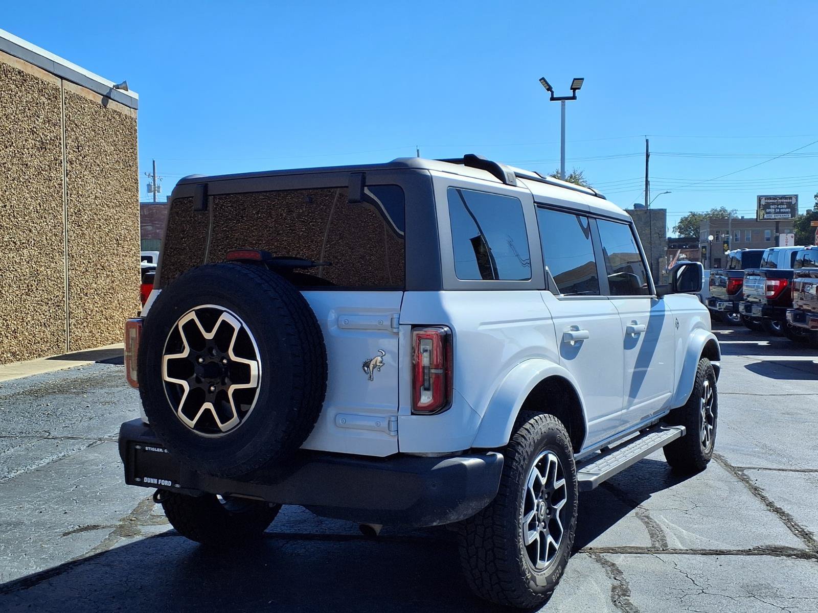 Used 2023 Ford Bronco Outer Banks AWD/4WD image 2