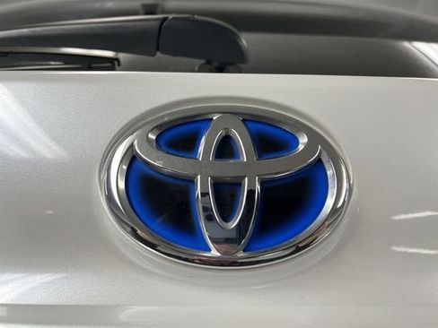 Used 2024 Toyota Sienna Limited image 32