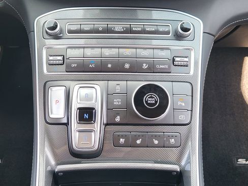 Used 2023 Hyundai Santa Fe Limited FWD image 15