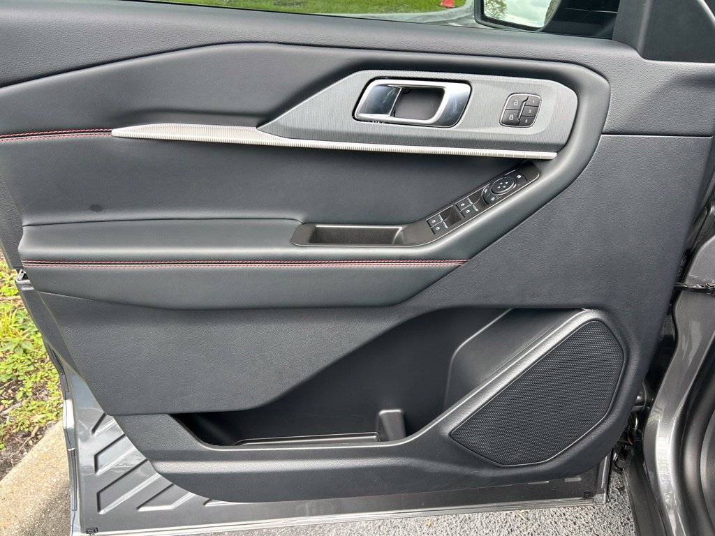 Used 2026 Ford Explorer ST-Line w/ ST-Line Street Pack RWD image 17