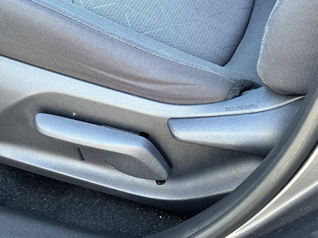 Used 2019 Toyota RAV4 XLE FWD image 22