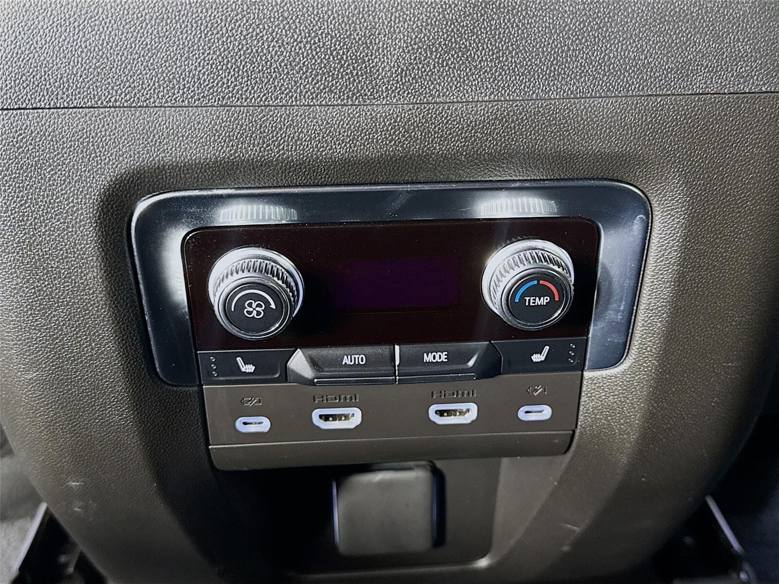Used 2024 GMC Yukon Denali Ultimate AWD/4WD image 27