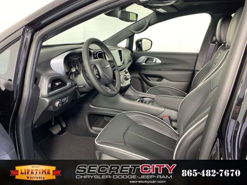 New 2026 Chrysler Pacifica Limited w/ S Appearance Package image 11