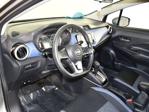 Used 2025 Nissan Versa SV FWD image 34