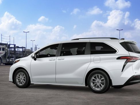 New 2026 Toyota Sienna XLE FWD image 5